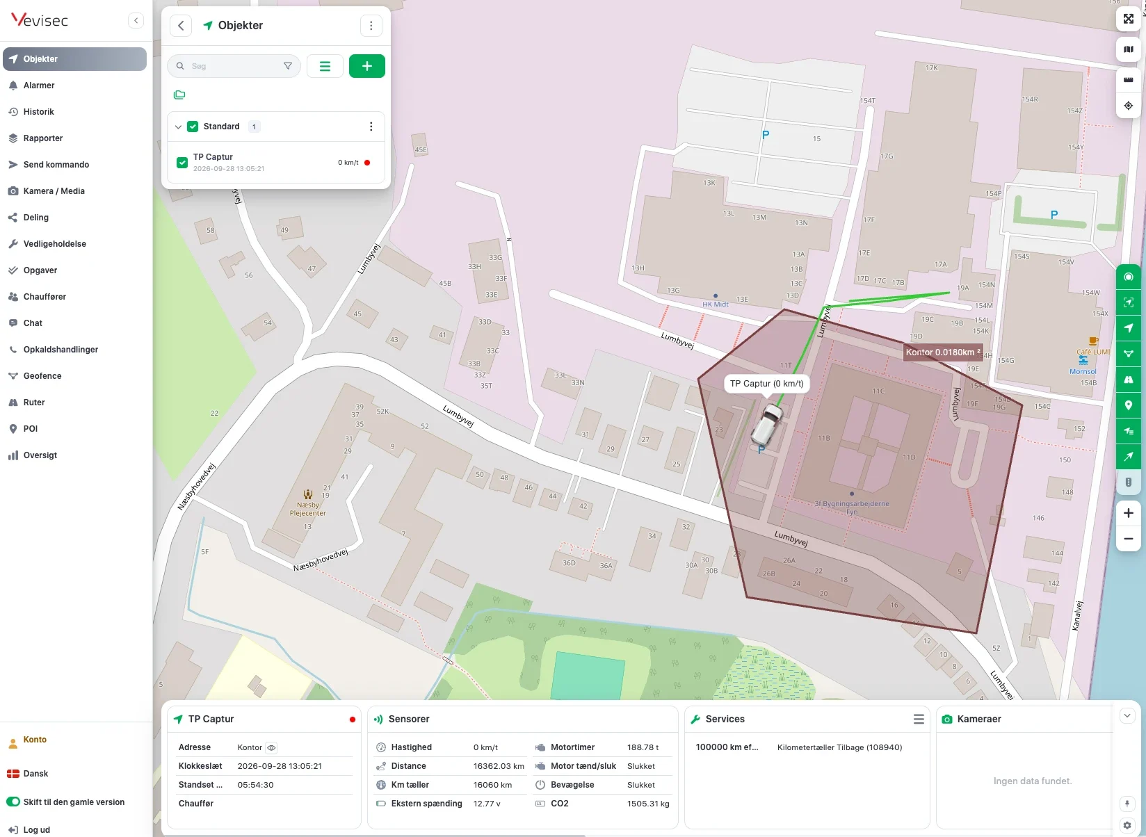 FleetOne med et køretøj i en geofence-zone og sensordata som motortimer, kilometer og CO₂